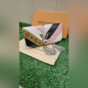 Limited Edition Louis Vuitton Twist Portefeuille Sarah Wallet Neapolitan EUC